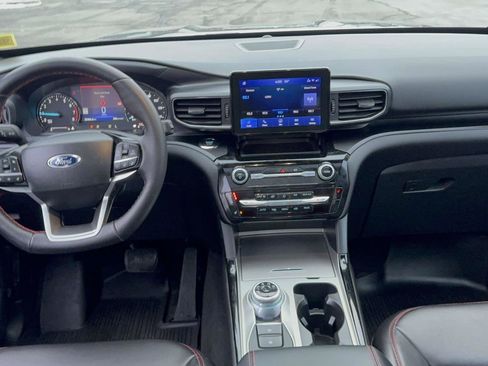 Certified 2022 Ford Explorer ST-Line w/ Class IV Trailer Tow Package image 12