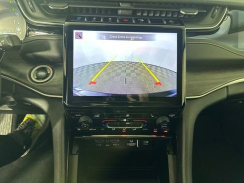 Used 2022 Jeep Grand Cherokee Limited 4xe image 21