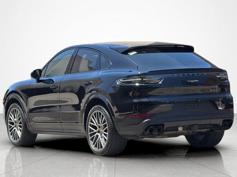 Used 2023 Porsche Cayenne Platinum Edition w/ Towing Package w/o Tow Ball AWD/4WD image 3
