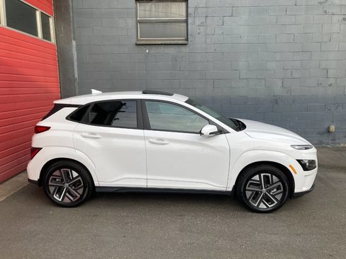 Used 2022 Hyundai Kona SEL w/ Convenience Package image 2