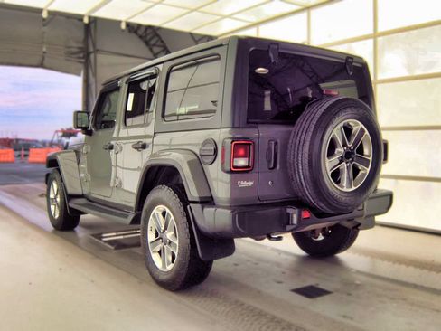 Used 2018 Jeep Wrangler Unlimited Sahara AWD/4WD image 9