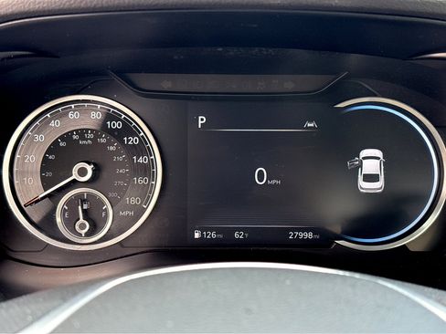 Used 2025 Genesis G70 2.5T image 5