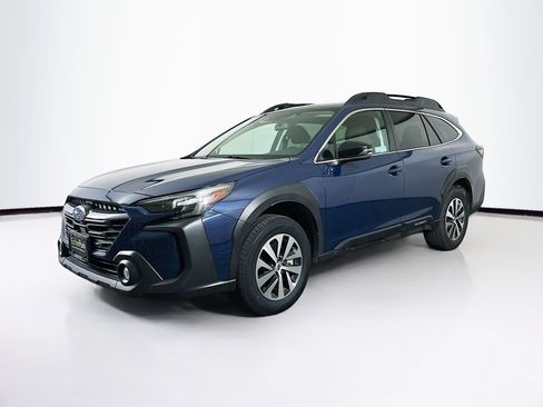 Used 2025 Subaru Outback Premium image 3