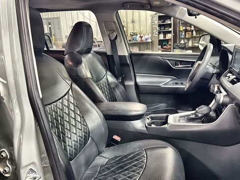 Used 2021 Toyota RAV4 XLE w/ Convenience Package image 31