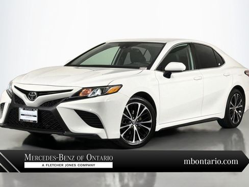 Used 2020 Toyota Camry SE FWD image 1