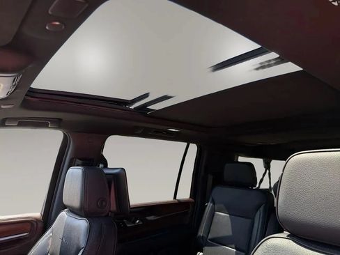 Used 2021 GMC Yukon XL Denali w/ Denali Premium Package RWD image 18