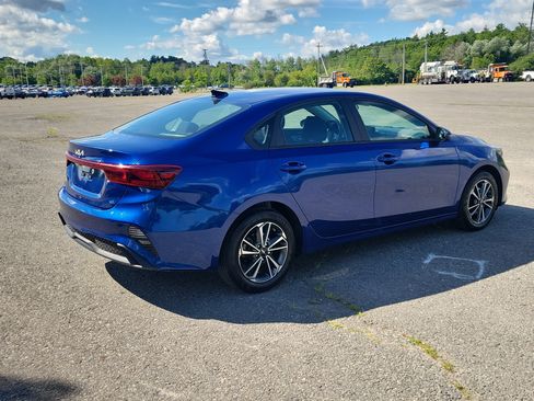Used 2024 Kia Forte LXS w/ LXS Technology Package FWD image 5