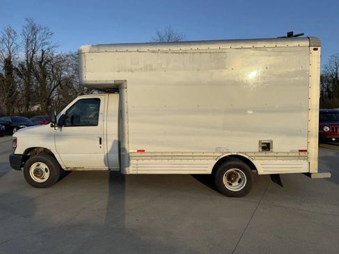 Used 2012 Ford E-450 and Econoline 450 Super Duty RWD image 2