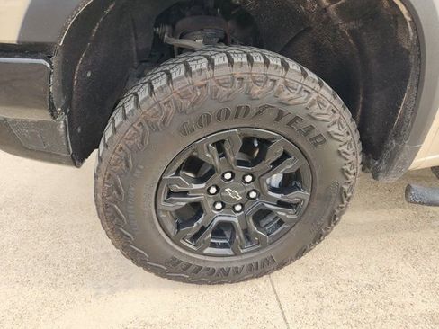 Used 2023 Chevrolet Silverado 1500 ZR2 w/ Technology Package image 17