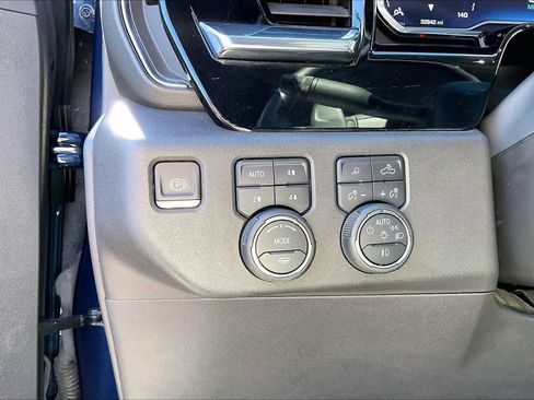 Used 2022 Chevrolet Silverado 1500 LTZ image 31