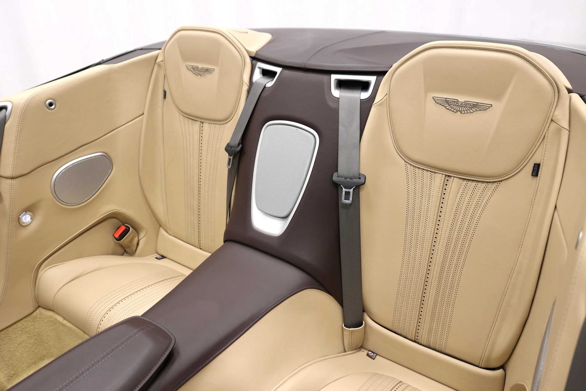Used 2019 Aston Martin DB11 Volante RWD image 3