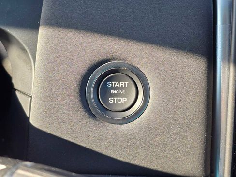 Used 2025 Land Rover Discovery Sport S image 31