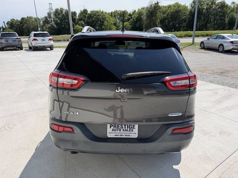 Used 2016 Jeep Cherokee Latitude w/ Cold Weather Group AWD/4WD image 6
