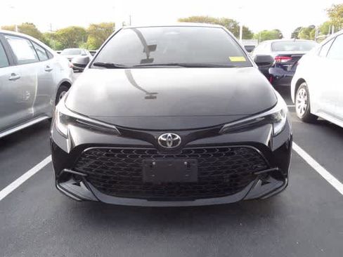 Used 2025 Toyota Corolla SE FWD image 2