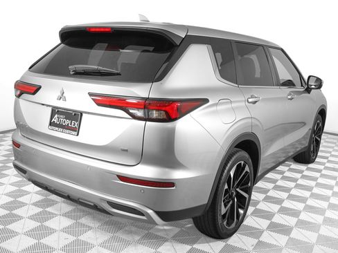 Used 2023 Mitsubishi Outlander SE FWD image 5