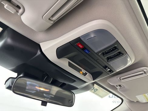 Used 2024 Subaru Crosstrek 2.0i Premium image 19