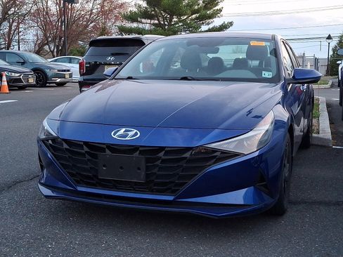 Used 2023 Hyundai Elantra SEL w/ Winter Weather Package image 2