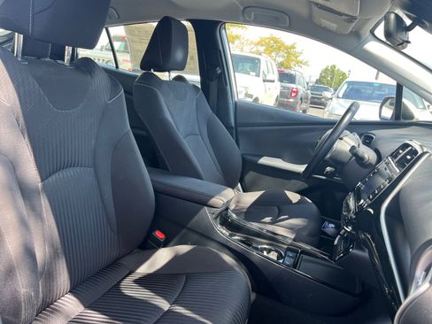 Used 2021 Toyota Prius Prime LE FWD image 30