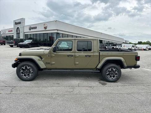 Certified 2025 Jeep Gladiator Sport w/ Premium Package AWD/4WD image 7