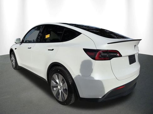 Used 2023 Tesla Model Y Long Range image 10