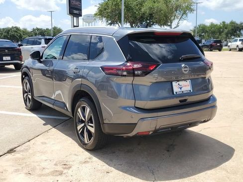 Used 2026 Nissan Rogue SL FWD image 4