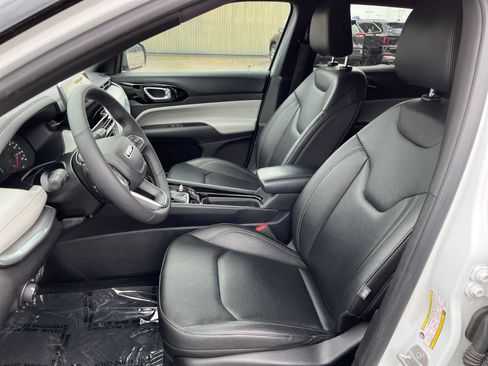 Used 2025 Jeep Compass Limited image 38