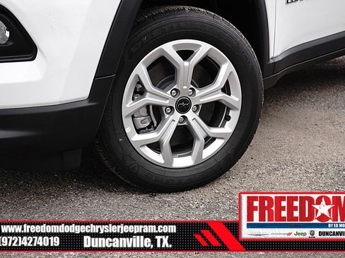 New 2026 Jeep Compass Latitude image 9