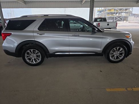 Used 2021 Ford Explorer Limited w/ Equipment Group 301A image 4