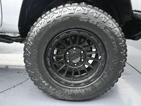 Used 2022 Toyota Tacoma SR w/ SR Convenience Package RWD image 5