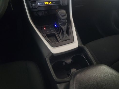 Used 2020 Toyota RAV4 LE FWD image 26