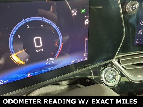 Used 2024 Chevrolet Trax RS w/ Sunroof Package image 17