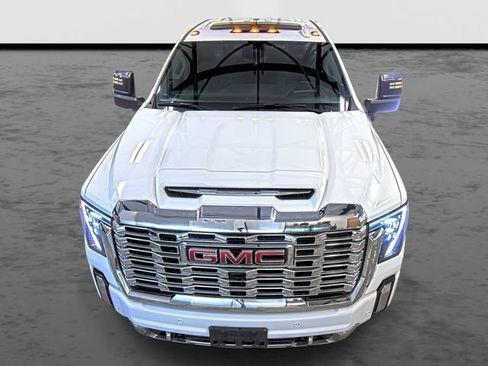 Used 2025 GMC Sierra 3500 Denali w/ Technology Package AWD/4WD image 6