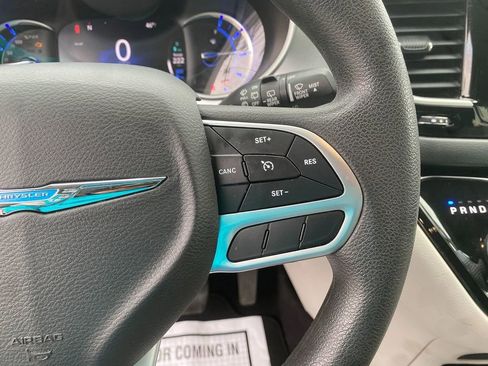 Used 2017 Chrysler Pacifica Touring Plus image 17