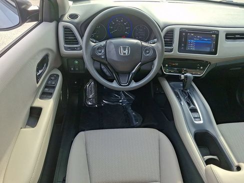 Used 2018 Honda HR-V EX image 11
