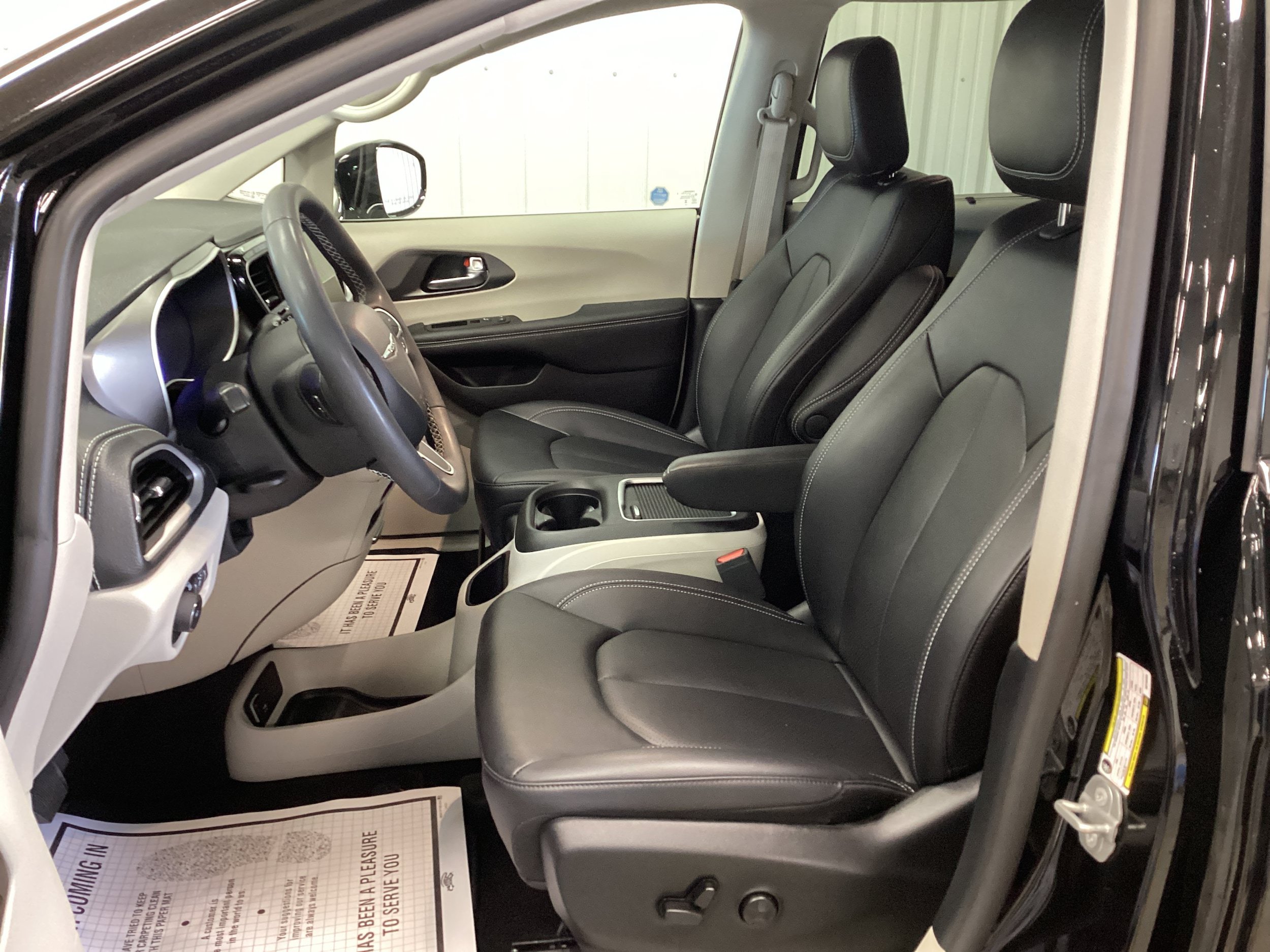 Used 2024 Chrysler Pacifica Touring-L AWD/4WD image 15