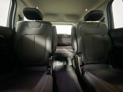 Used 2023 Jeep Grand Cherokee L Laredo image 32