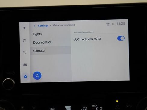 Used 2024 Toyota Highlander LE AWD/4WD image 46