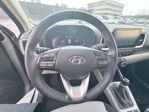 Used 2024 Hyundai Venue SEL image 14