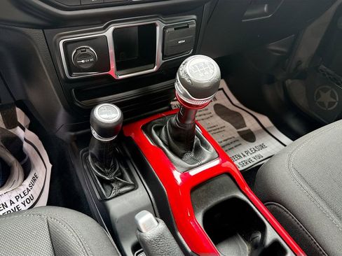 Used 2022 Jeep Gladiator Sport image 18