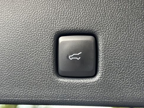 Certified 2022 Ford Escape Titanium image 9