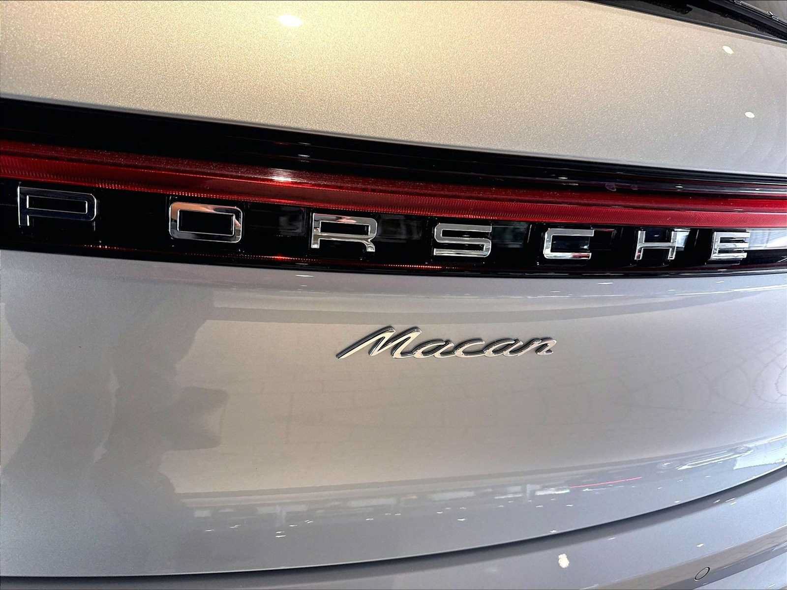 Used 2026 Porsche Macan AWD/4WD image 38