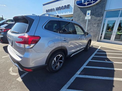 Used 2022 Subaru Forester Touring AWD/4WD image 6