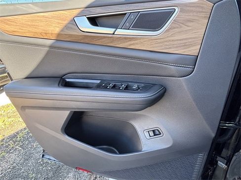 Certified 2025 Volkswagen Atlas SE image 22