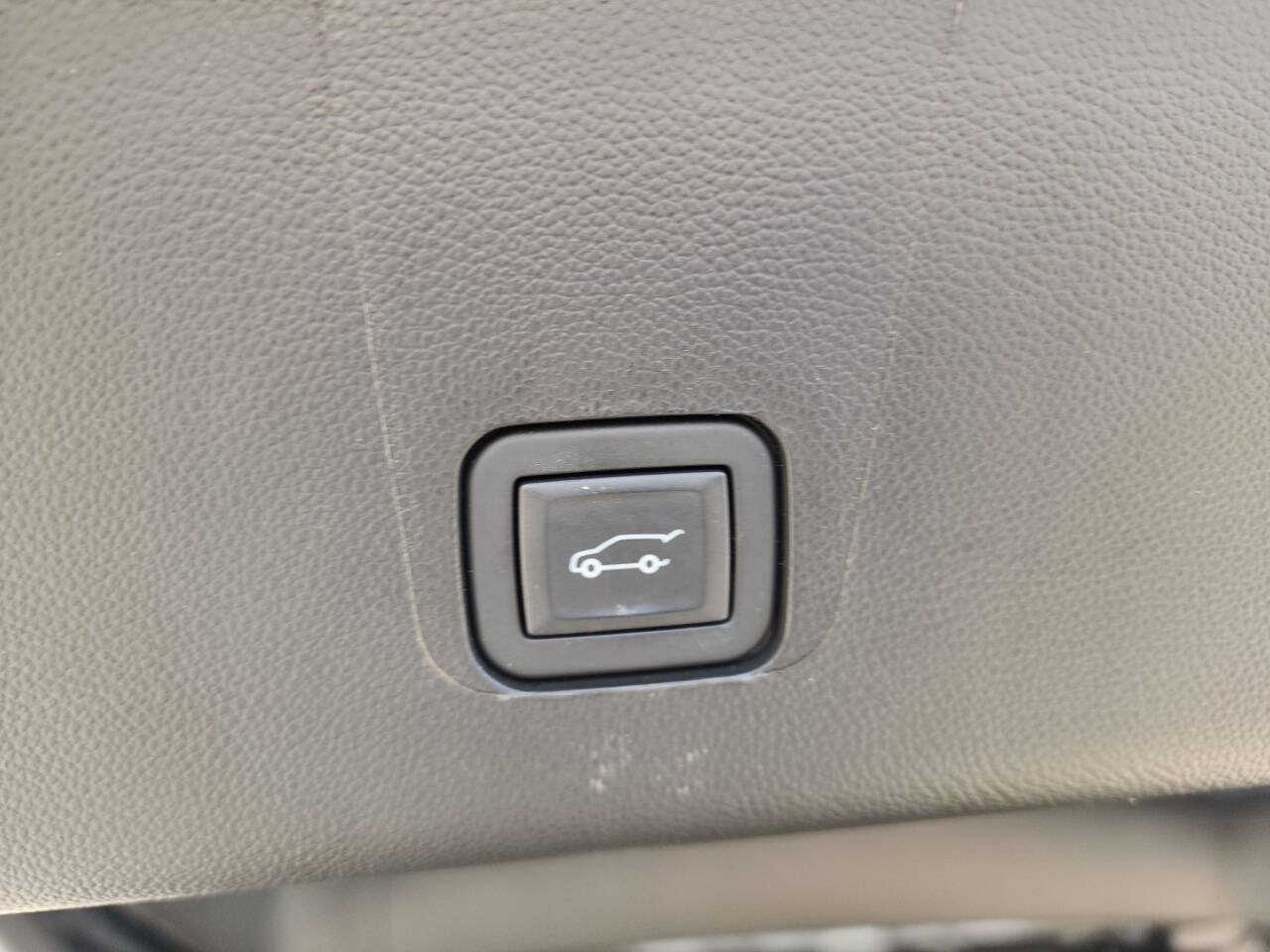 Used 2023 Chevrolet Traverse RS AWD/4WD image 22