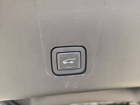 Used 2023 Chevrolet Traverse RS AWD/4WD image 22