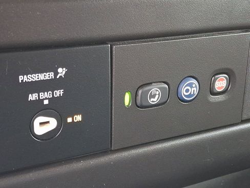 Used 2018 Chevrolet Express 2500 w/ Driver Convenience Package image 24