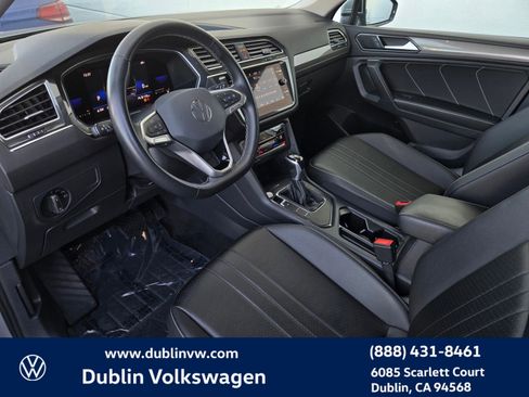 Certified 2022 Volkswagen Tiguan SE w/ Panoramic Sunroof Package image 9