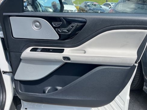 Used 2025 Lincoln Aviator Reserve w/ Equipment Group 201A image 12