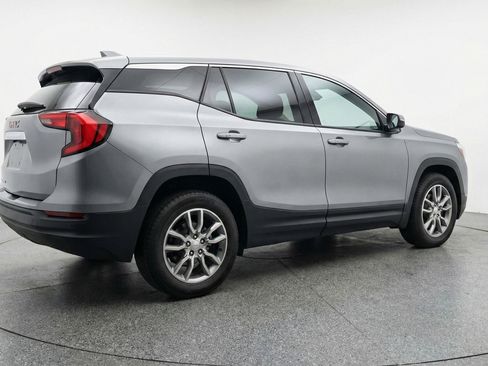 Used 2024 GMC Terrain SLT image 9