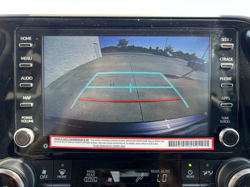 Used 2022 Toyota Highlander XLE AWD/4WD image 31